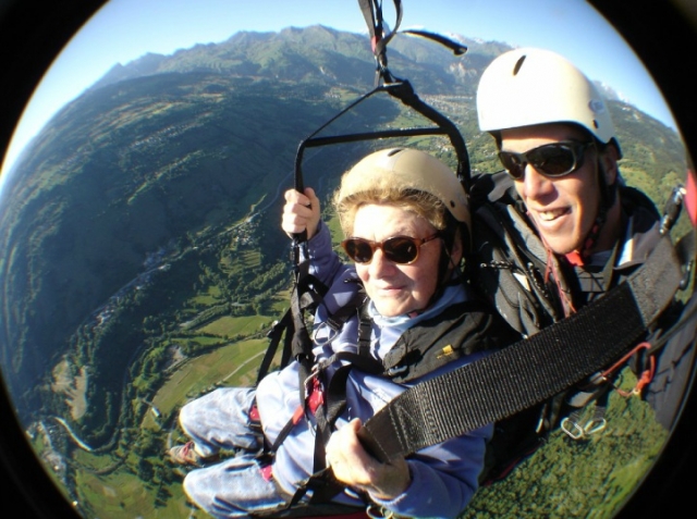 无论您的年龄如何，都可以通过 Darentasia Parapente 开始滑翔伞运动 